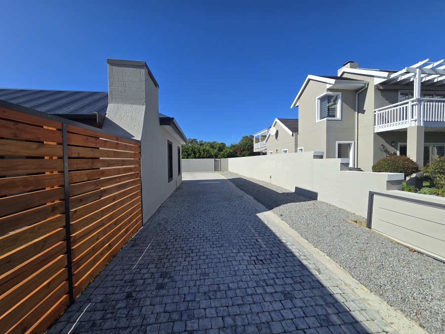 4 Bedroom Property for Sale in Kraaibosch Manor Western Cape